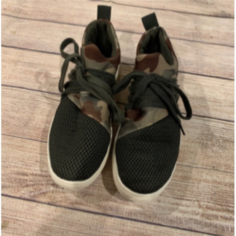 Steve Madden Camo Tennis shoes